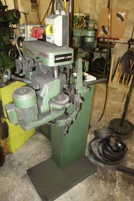 a machine that is sitting in a garage