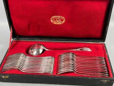 CHRISTOFLE & Cie, Paris. Ménagère en métal argenté, modèle "…