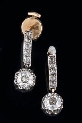 Paire de boucles pendants d’oreilles en platine (850 millièm…