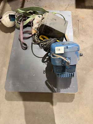 une image représentant une table sur laquelle sont posés de nombreux objets