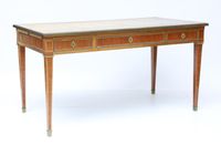 Bureau plat toutes faces en placage de bois de rose ouvrant …