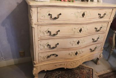 a dresser with a mirror on top of it in a room