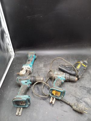 4 outils électroportatifs dont 2 perceuses sans fil MAKITA D… - Photo 1