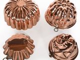 un lot de quatre moules à gâteaux plaqués cuivre
