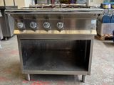 une photo d'une cuisinière en acier inoxydable équipée de trois feux