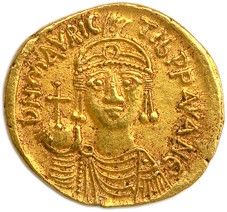 une pièce d'or sur laquelle est représentée une femme portant une coiffe