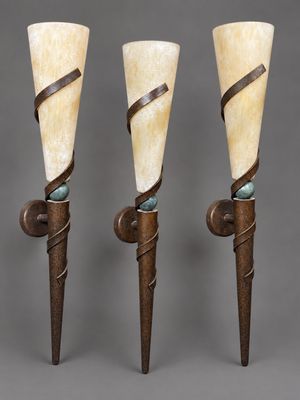 un ensemble de trois appliques Art déco en forme de torche