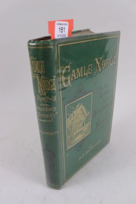 un livre posé sur une table