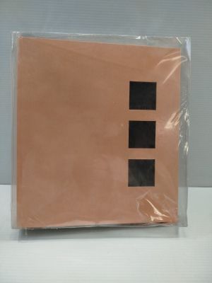 une photo d'une feuille de papier sur laquelle figurent des carrés noirs