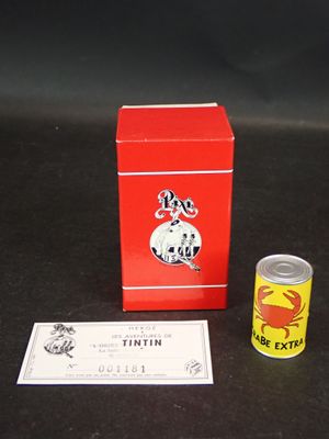 une petite boîte de Tintin à côté d'une petite boîte de Tintin
