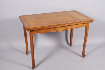 petite table à l'italienne en merisier.