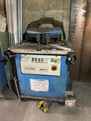 a machine that is sitting in a garage