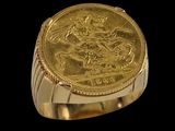 une image représentant une bague en or sur laquelle repose une pièce d'or