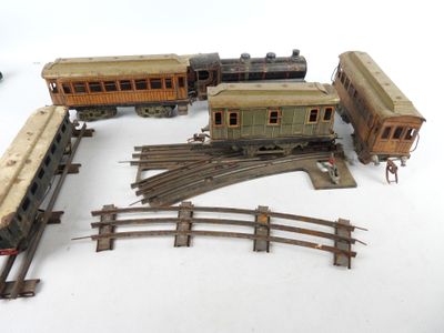 beaucoup de petits trains miniatures qui sont posés sur les rails