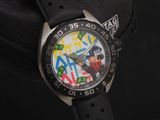 une montre-bracelet ornée d'un motif représentant Mickey Mouse
