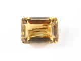 une pierre de saphir jaune sur fond blanc