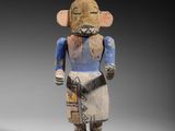 un gros plan sur une figurine représentant un homme en chemise bleue