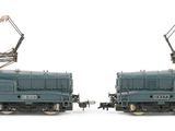 two trains that are sitting side by side on the tracks