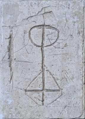 une image représentant une pierre sur laquelle figure un dessin