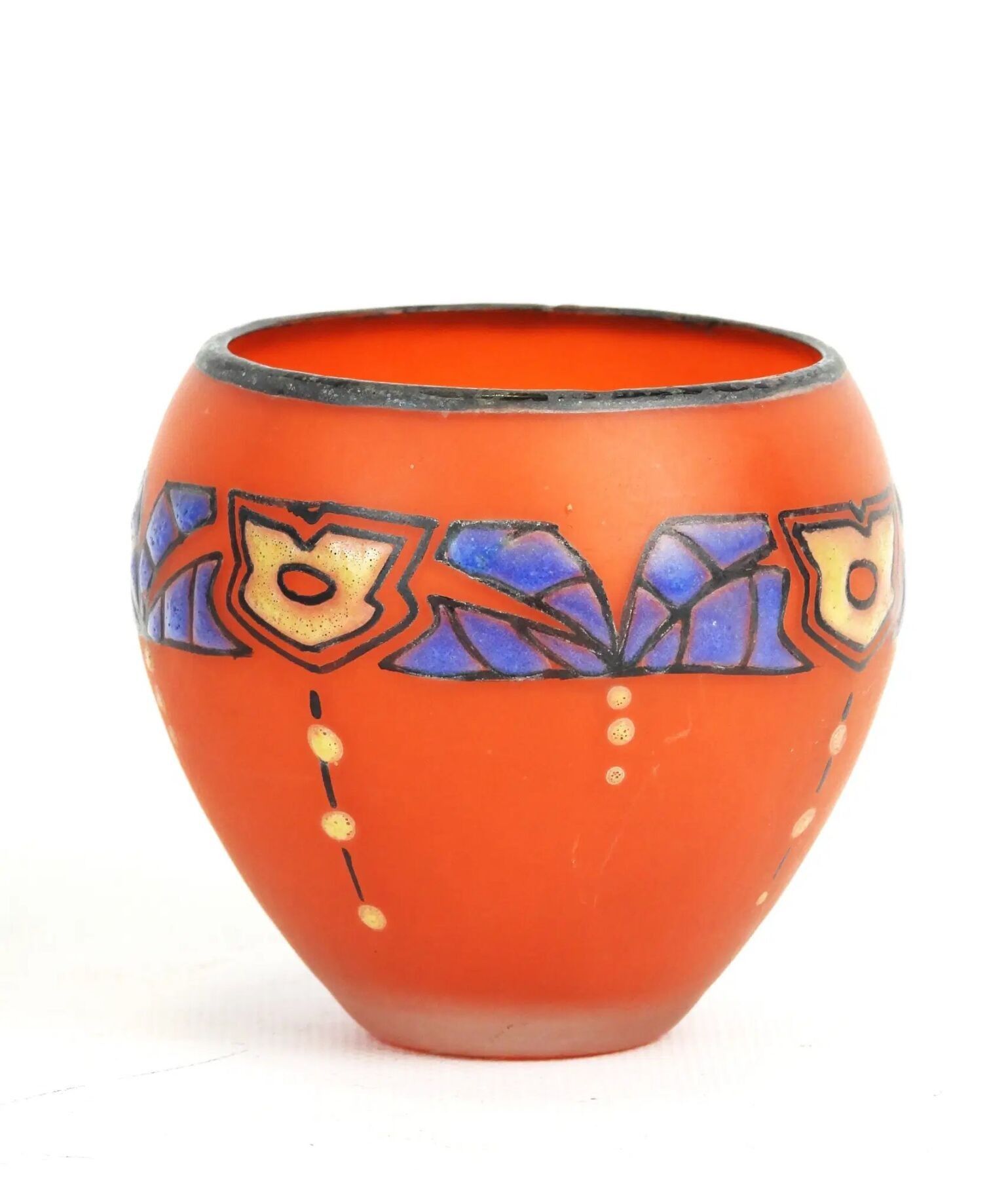 DELATTE à Nancy. Vase en verre à décor émaillé de motifs géométriques et floraux stylisés sur fond orangé. Signé à la...