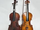 deux violons placés l'un à côté de l'autre sur un fond blanc