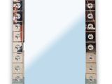 miroir mural à face réfléchissante, orné d'un motif en mosaïque sur sa face extérieure
