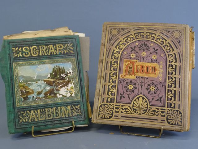 2 albums anciens dont un avec chromos et découpis (un album en ma...