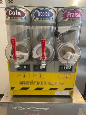 a machine that is sitting on top of a counter