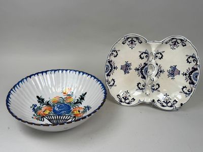 paire de bols en porcelaine bleue et blanche ornés de motifs floraux