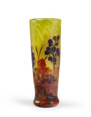 DAUM NANCY "Mûres" : Vase tronconique en verre multicouche. Décor grav - Photo 1