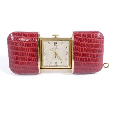 une photo d'une montre-bracelet dotée d'un bracelet en cuir d'alligator rouge