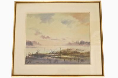 aquarelle encadrée représentant un paysage avec un lac et un ciel au loin