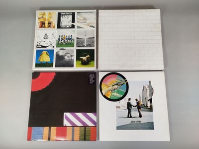 une photo d'une photo représentant un ensemble de cartes postales