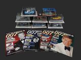 de nombreuses couvertures de magazines exposées sur une table