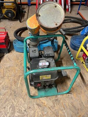a machine that is sitting on the floor in the garage