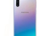 l'arrière d'un Samsung Note 10 Lite avec un dégradé violet et bleu
