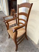 Paire de fauteuil à assise paillée, ois massif, l'un à barre… (photo 2)