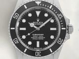 une montre Rolex avec un cadran noir et un bracelet