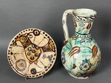 deux vases placés l'un à côté de l'autre
