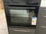 un four qui se trouve au milieu d'une cuisine