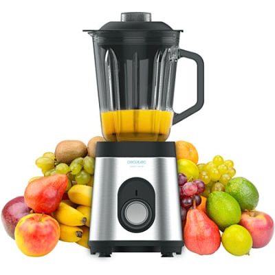 un mixeur posé à côté d'un tas de fruits