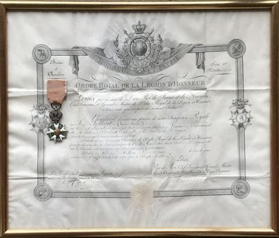 un vieux document sur lequel figure une médaille