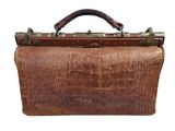 un sac en cuir marron muni d'une poignée, sur fond blanc