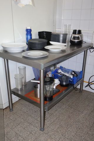 Table inox tablette inférieure. L : 120 cm