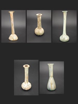 Plusieurs types de vases sont présentés sur un fond noir.