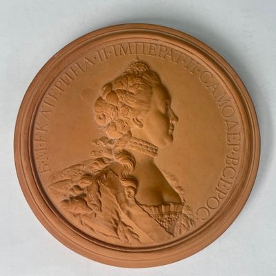 une image représentant une médaille de bronze sur laquelle figure une femme de profil