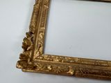 a picture of a gold picture frame on the wall