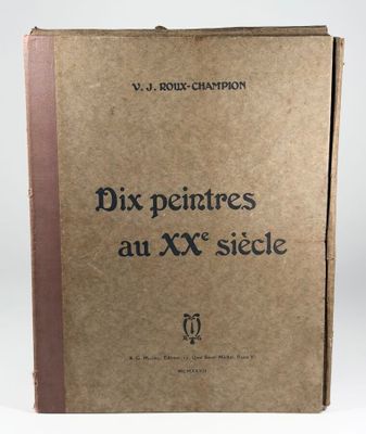 le livre est ouvert sur une page blanche, avec une couverture marron