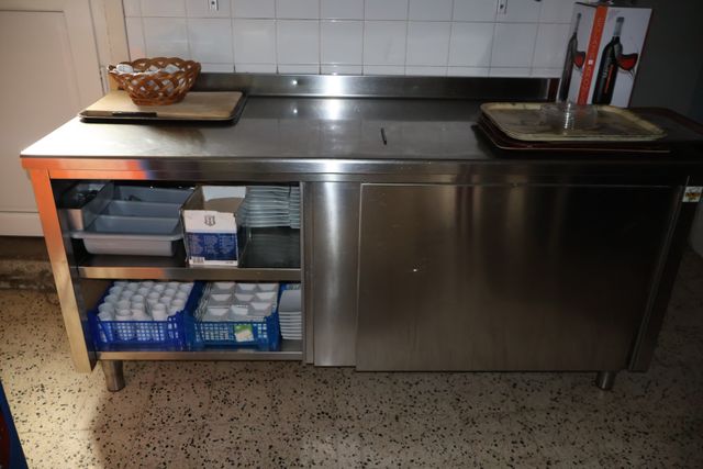Placard neutre inox deux portes coulissantes