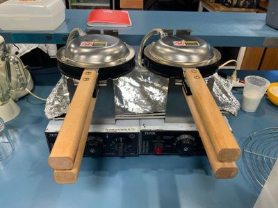 Deux gaufriers VEVOR Lieu : SUR DESIGNATION AUCHAN MARTIGUES